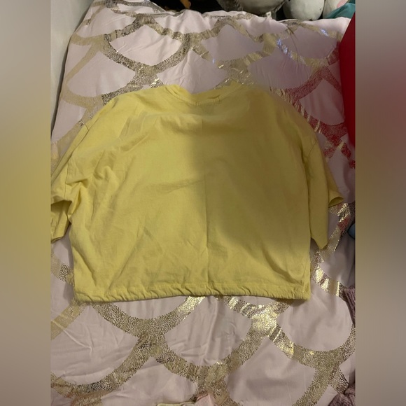 yellow graphic cropped top - Picture 3 of 4